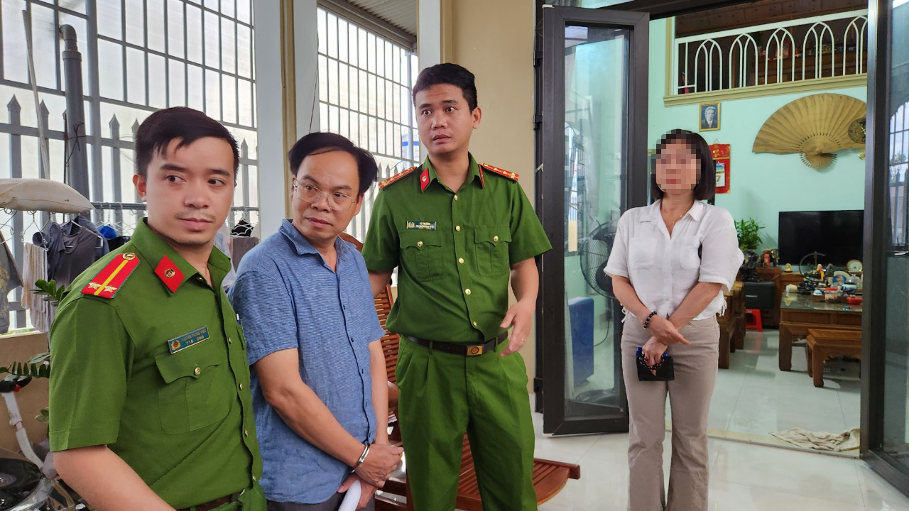 Tạm giam Giám đốc Chi nhánh Văn phòng đăng ký đất đai huyện Đạ Huoai để điều tra tội nhận hối lộ - Ảnh 2.