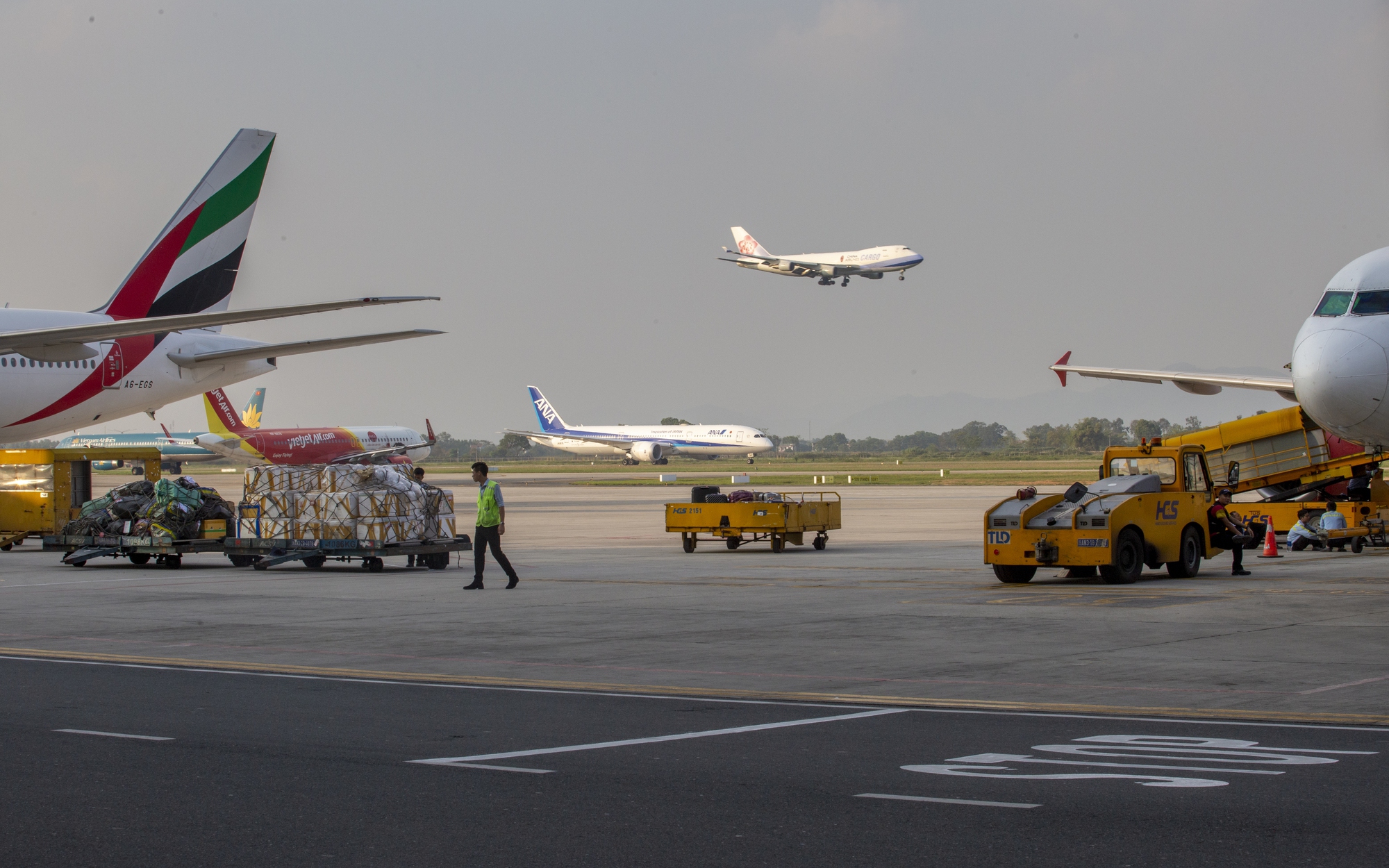 Điều tra sự cố hai máy bay suýt va nhau tại sân bay Nội Bài