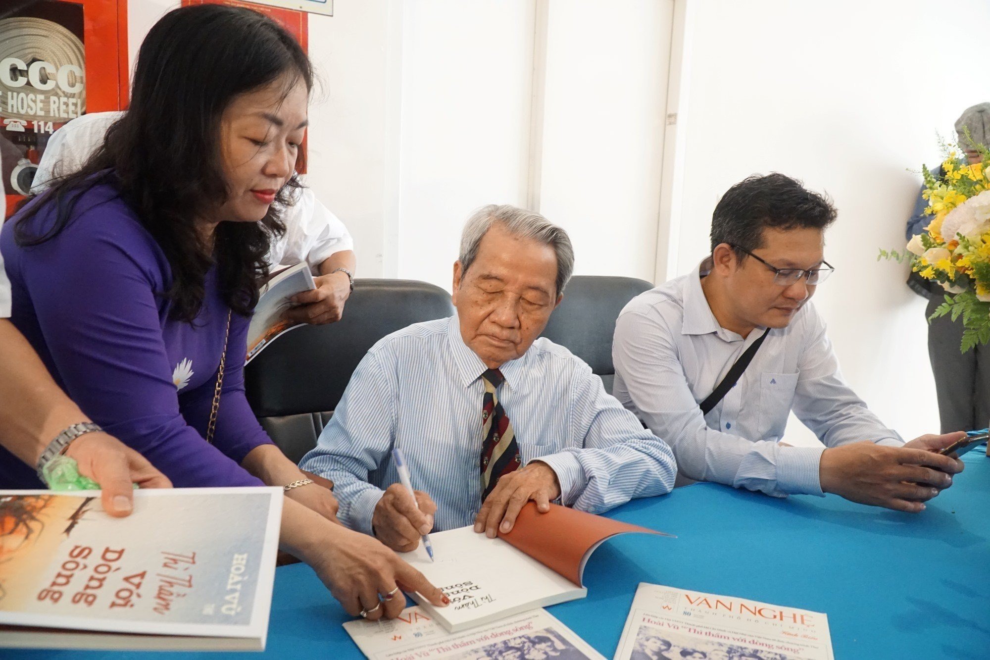 Nhà văn Trầm Hương: &quot;Tôi cần học cách sống an nhiên của cỏ, thanh lọc của nước từ nhà thơ Hoài Vũ&quot; - Ảnh 2.