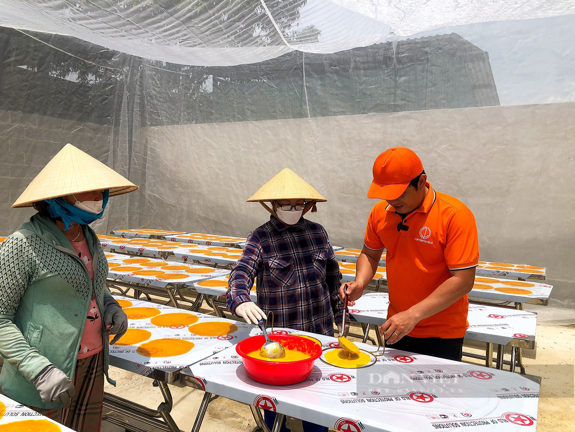 Đến vùng đất Cam Lâm, mọi người ấn tượng với một loại bánh mang hương vị đặc trưng - Ảnh 3.