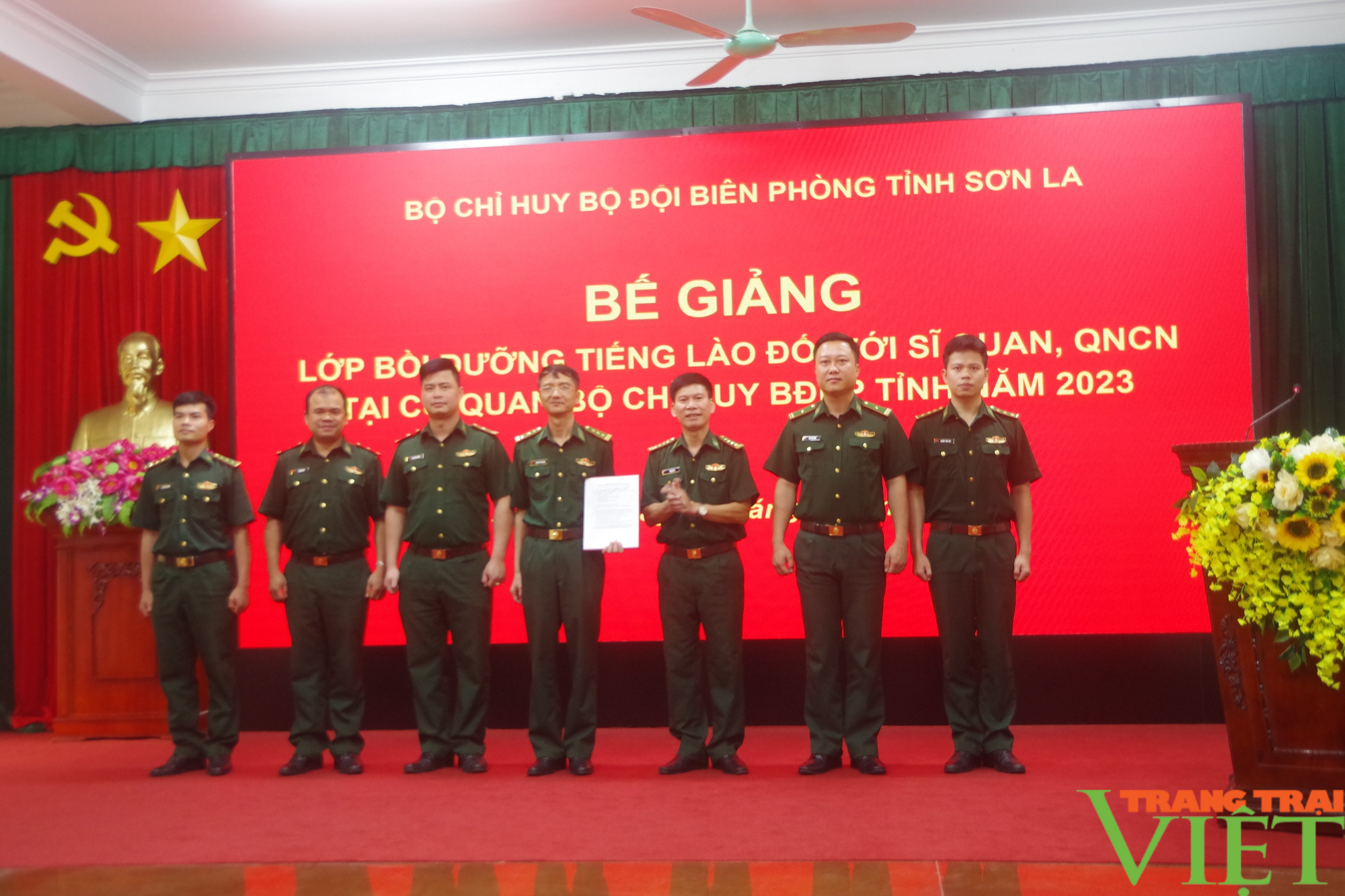 BĐBP Sơn La: Bế mạc lớp tiếng Lào cho sĩ quan, QNCN - Ảnh 3.