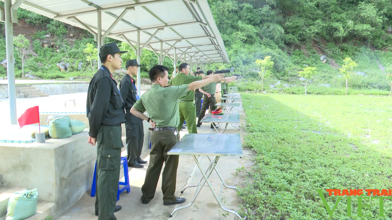Hội thi bắn súng quân dụng lực lượng Công an Sơn La  - Ảnh 2.