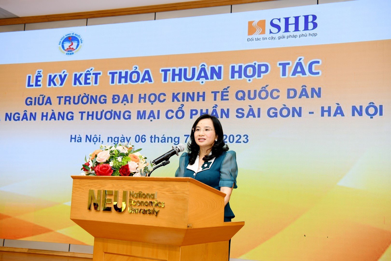 Tổng Giám đốc SHB Ngô Thu Hà hy vọng sẽ đón được nhiều cử nhân tài năng của Trường Đại học KTQD gia nhập đại gia đình SHB