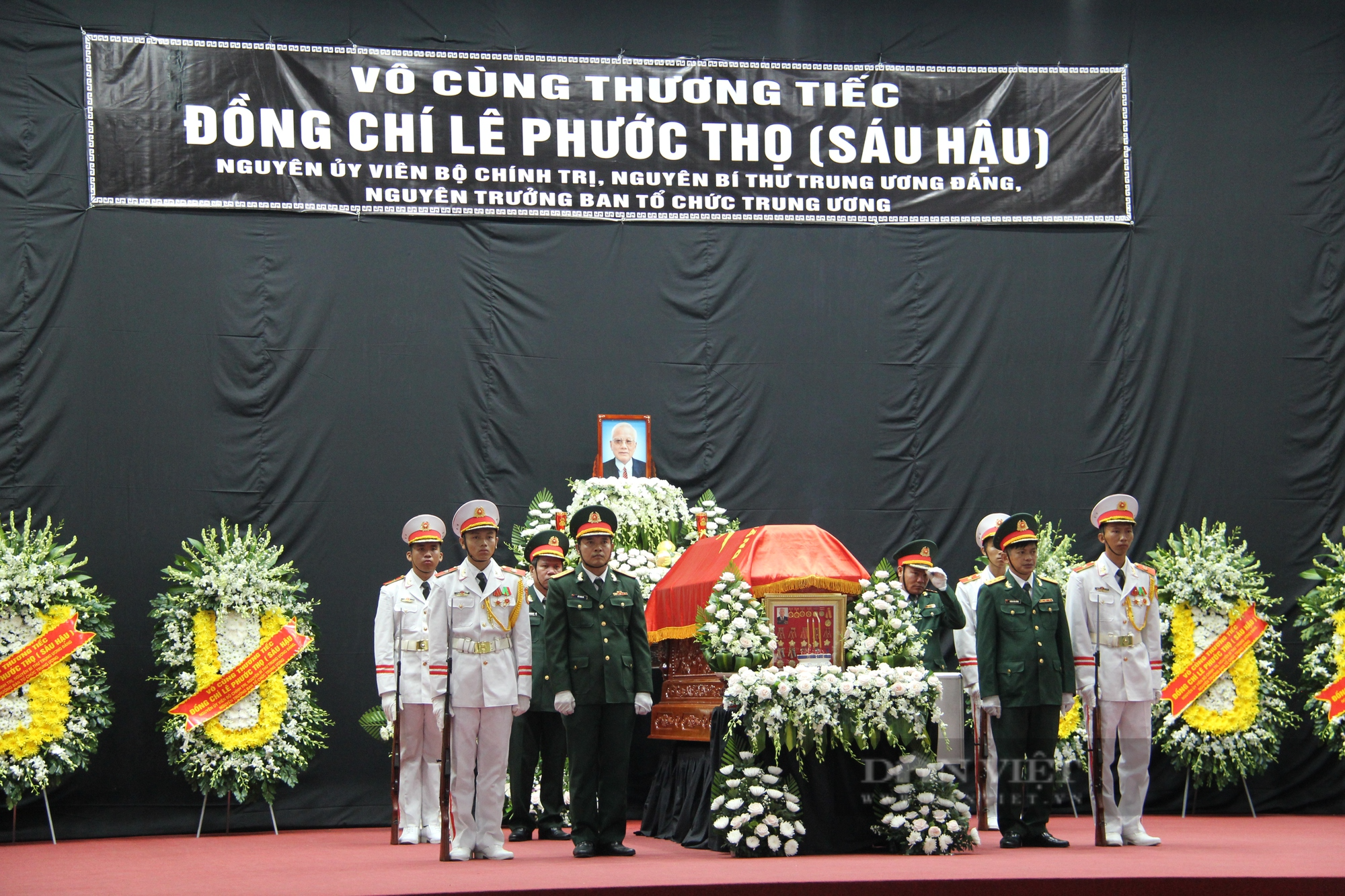 Đang diễn ra tang lễ nguyên Trưởng Ban Tổ chức T.Ư Lê Phước Thọ - Ảnh 1.