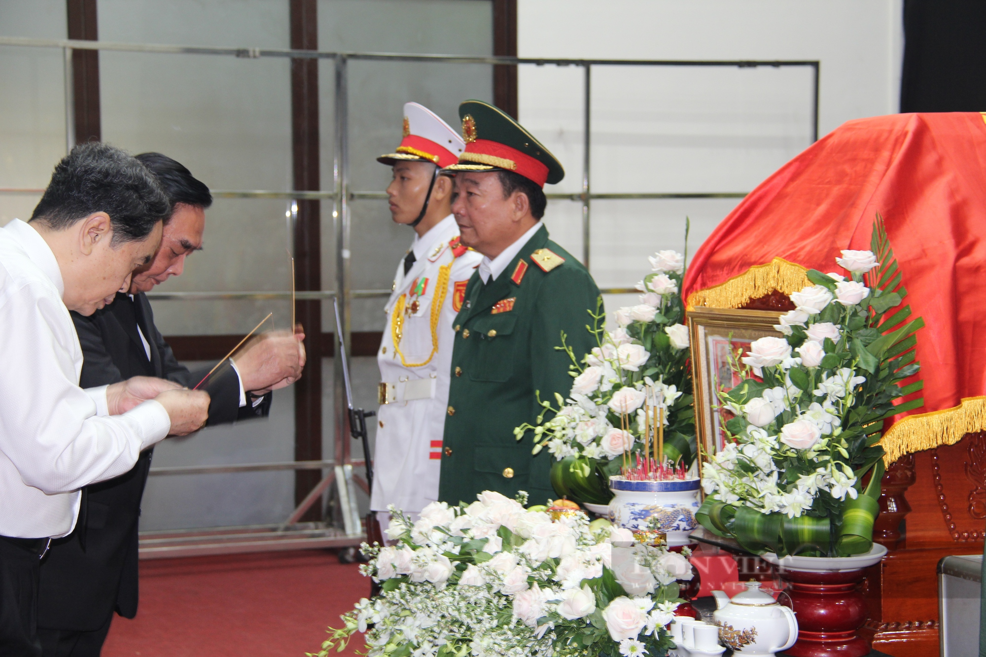 Đang diễn ra tang lễ nguyên Trưởng Ban Tổ chức T.Ư Lê Phước Thọ - Ảnh 2.