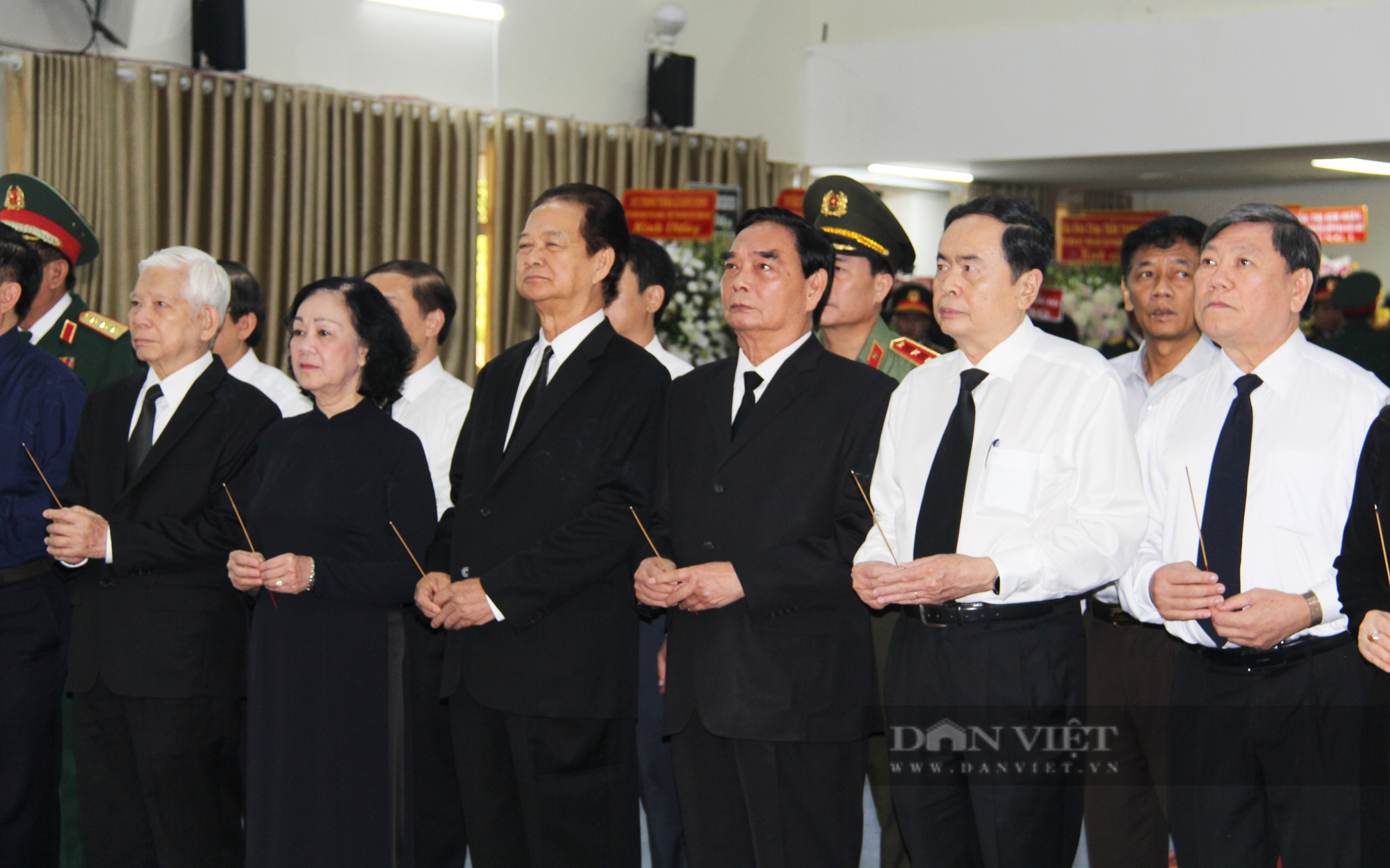 Đang diễn ra tang lễ nguyên Trưởng Ban Tổ chức T.Ư Lê Phước Thọ - Ảnh 3.