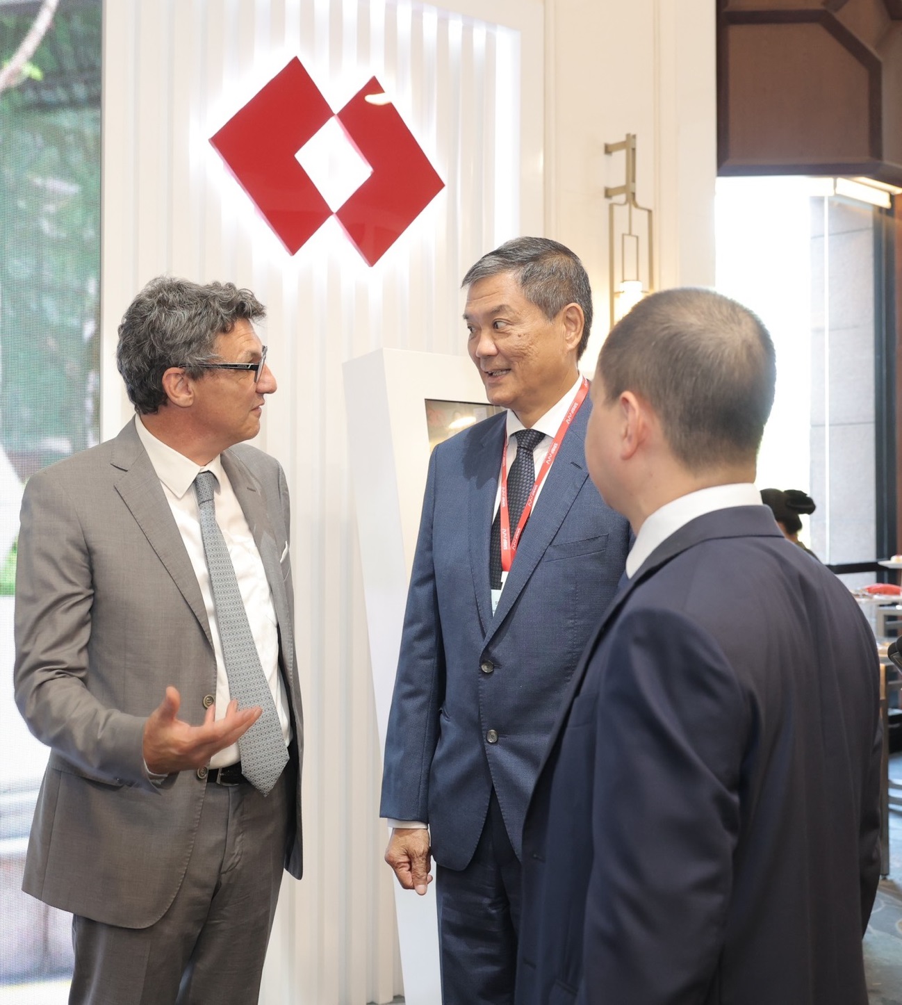 Techcombank thúc đẩy hợp tác đối tác tại hai nền kinh tế năng động nhẩt Đông Nam Á - Ảnh 2.
