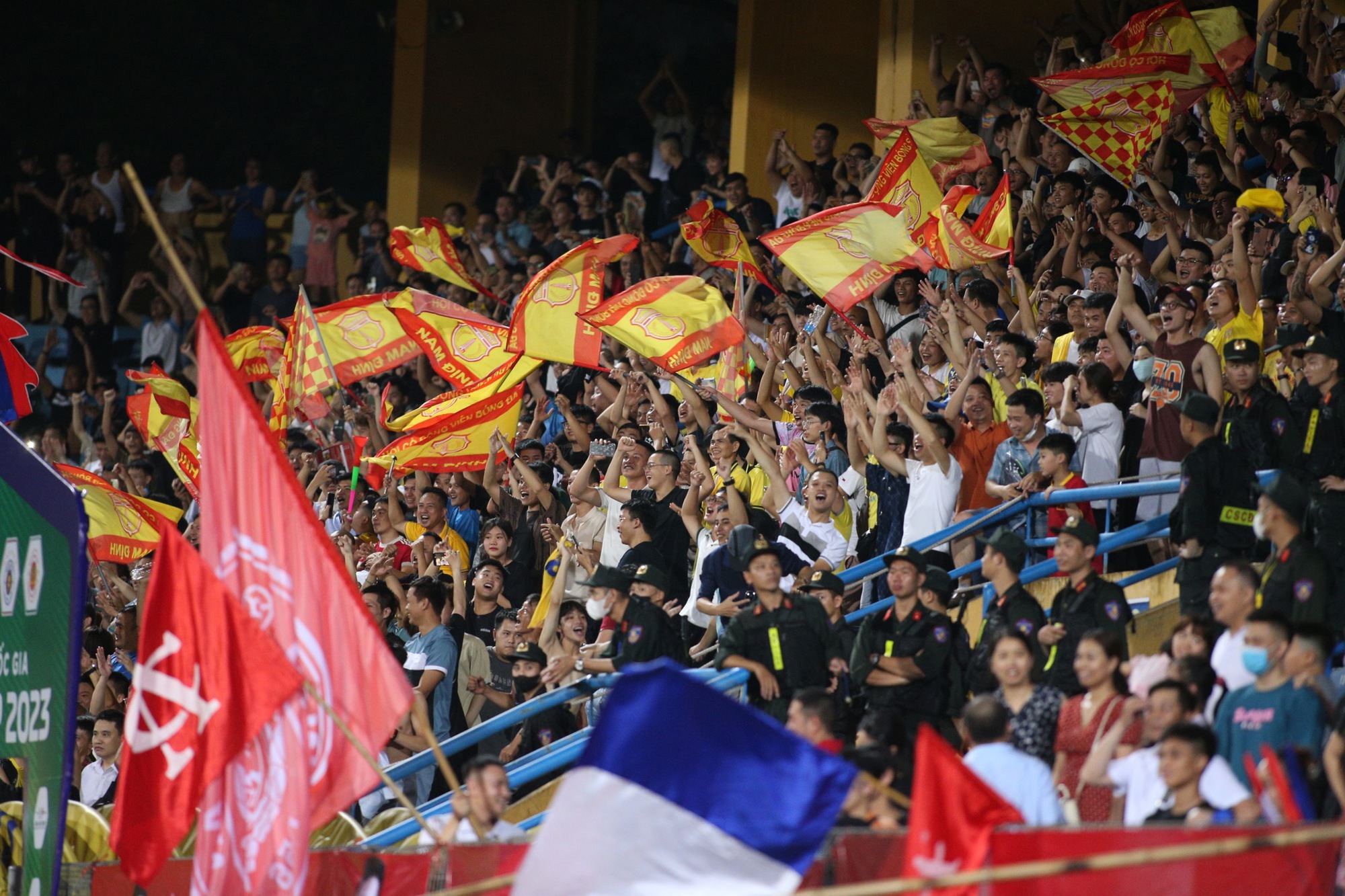Cản phá penalty xuất sắc, thủ môn Đức Dũng đưa Nam Định vào tứ kết Cúp Quốc gia - Ảnh 17.