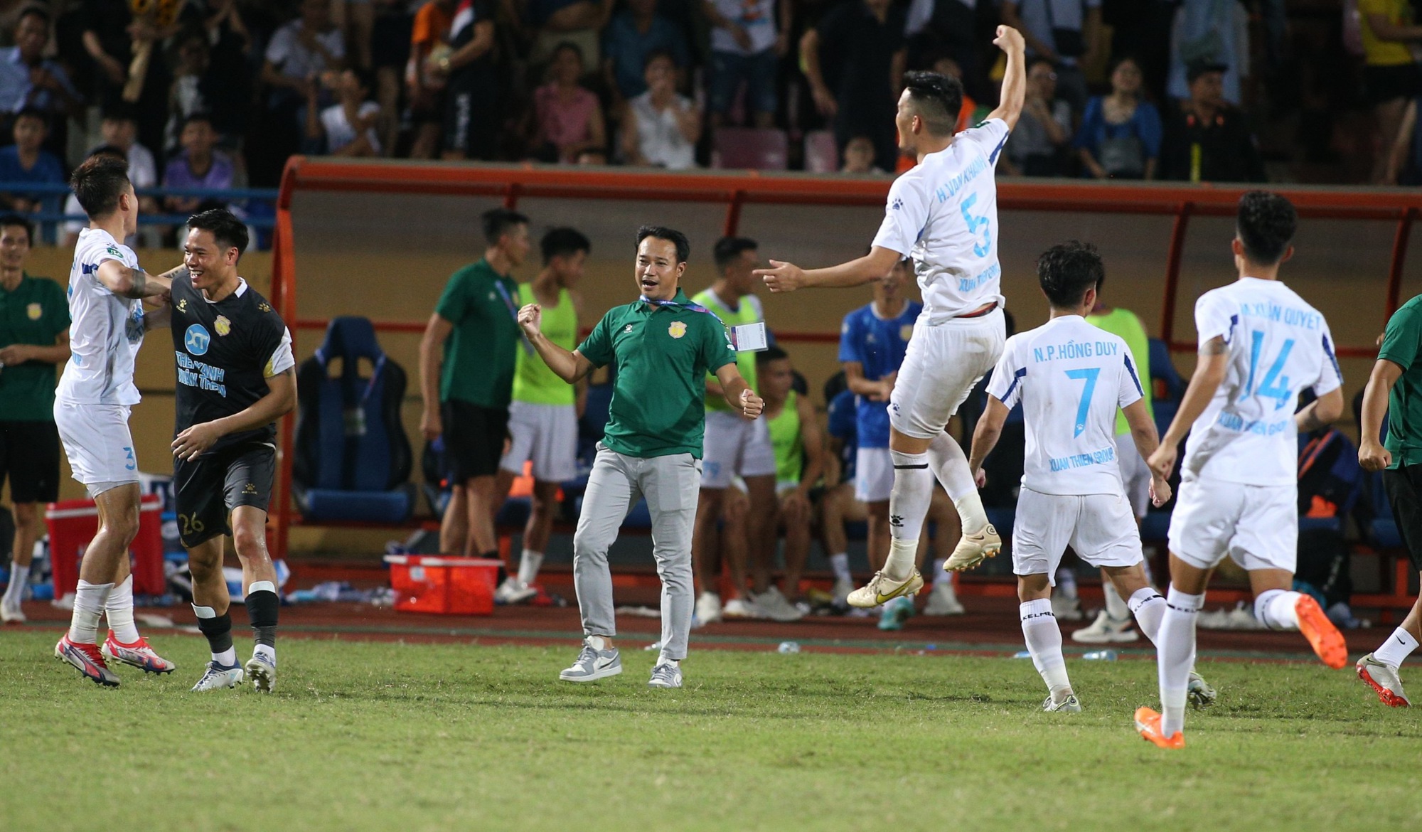 Cản phá penalty xuất sắc, thủ môn Đức Dũng đưa Nam Định vào tứ kết Cúp Quốc gia - Ảnh 16.
