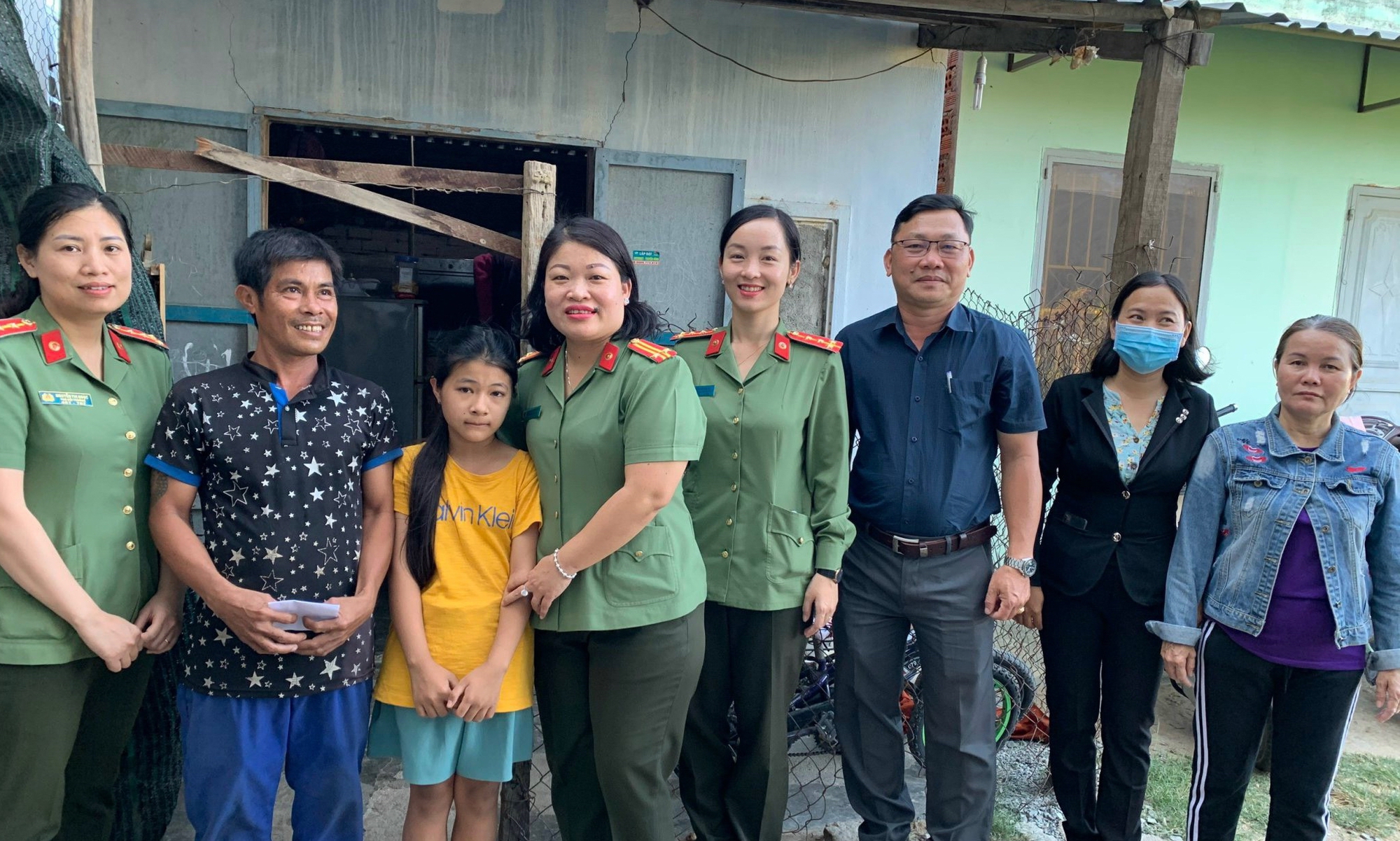 Tấm lòng của những người “Mẹ đỡ đầu”ở Công an tỉnh Ninh Thuận nhận trẻ mồ côi làm con - Ảnh 6.