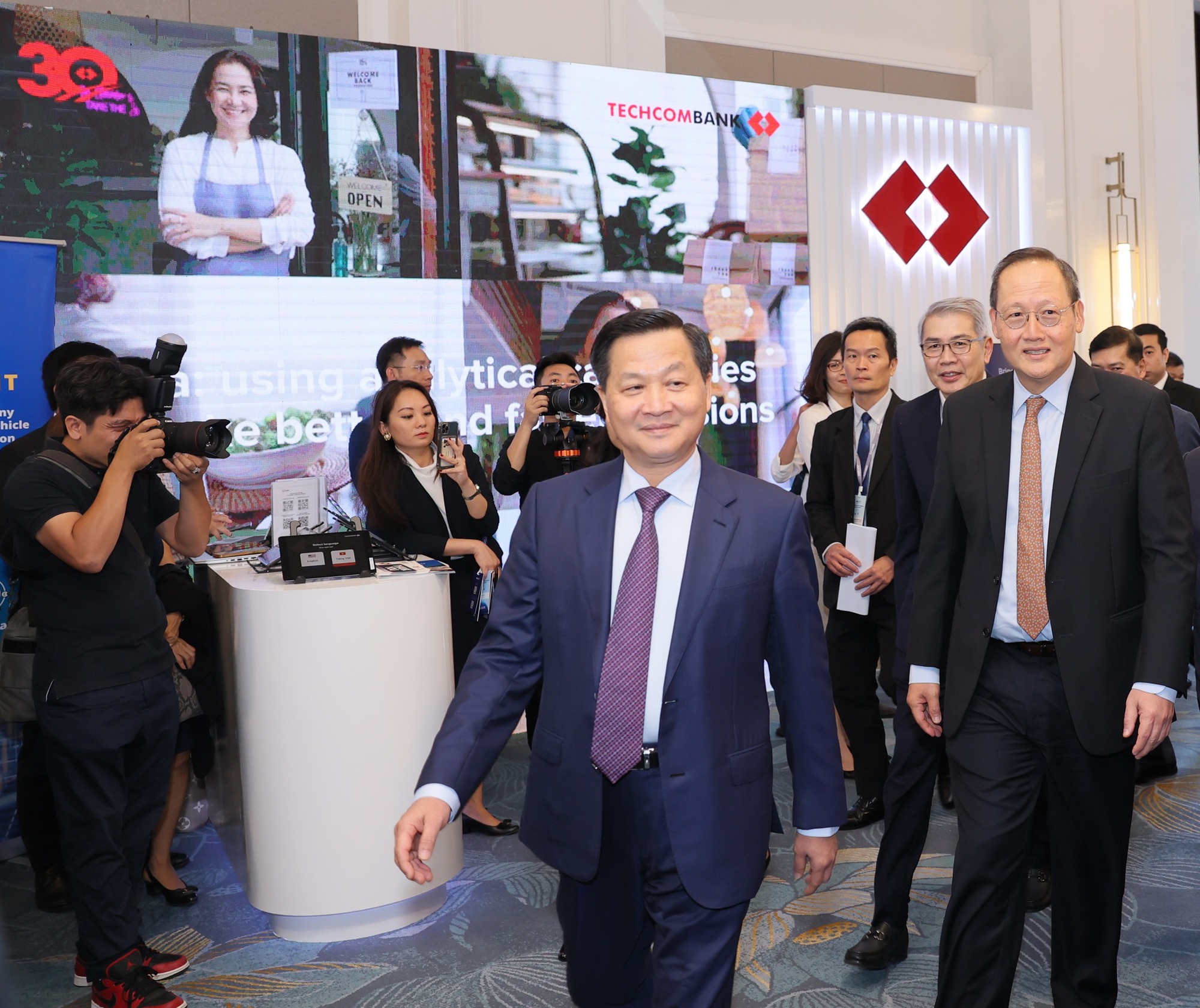 Techcombank thúc đẩy hợp tác đối tác tại hai nền kinh tế năng động nhẩt Đông Nam Á - Ảnh 3.