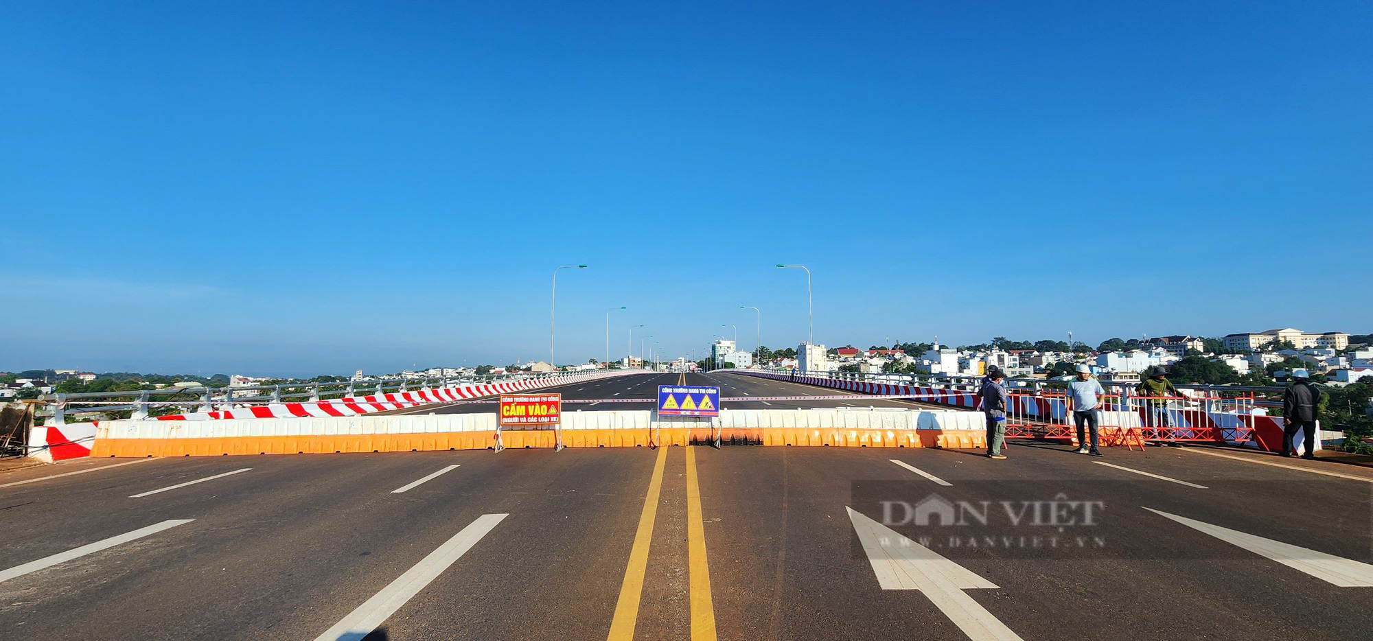 Rào chắn Đại lộ nghìn tỷ ở Đắk Lắk sau nhiều vụ tai nạn chết người - Ảnh 3.