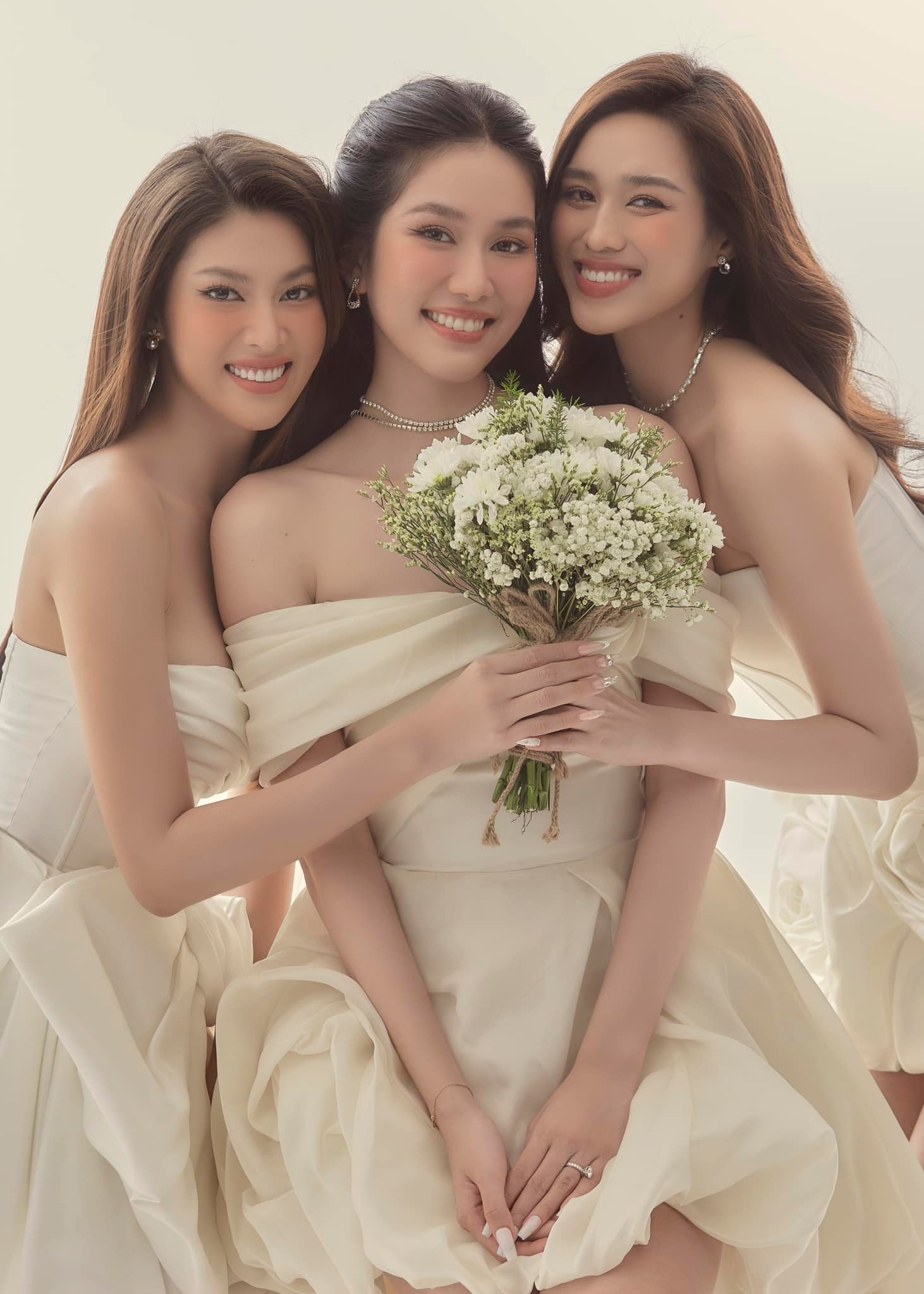 Đám cưới Á hậu Phương Anh xuất hiện 2 Hoa hậu xinh đẹp, lôi cuốn trong dàn phù dâu - Ảnh 4.