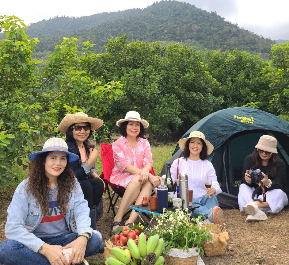 Nữ thủ lĩnh làm nông nghiệp hữu cơ kết hợp du lịch, trái ra chi chít - Ảnh 3.