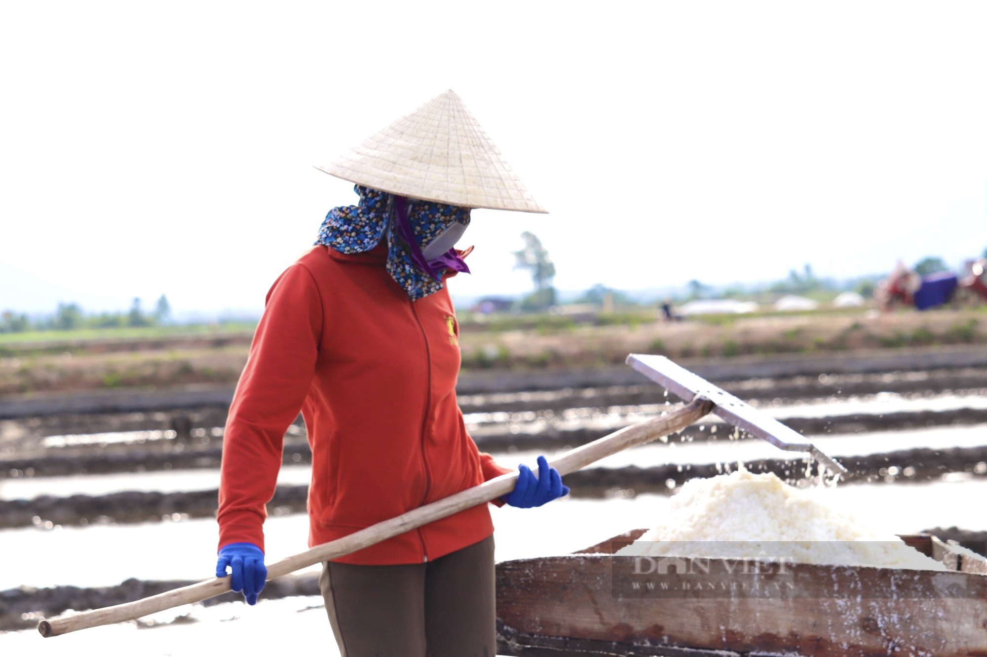 Quảng Bình: Ở xã này dân còn giữ nghề làm muối, từng vinh dự cung ứng cho chiến trường đánh Mỹ - Ảnh 3.