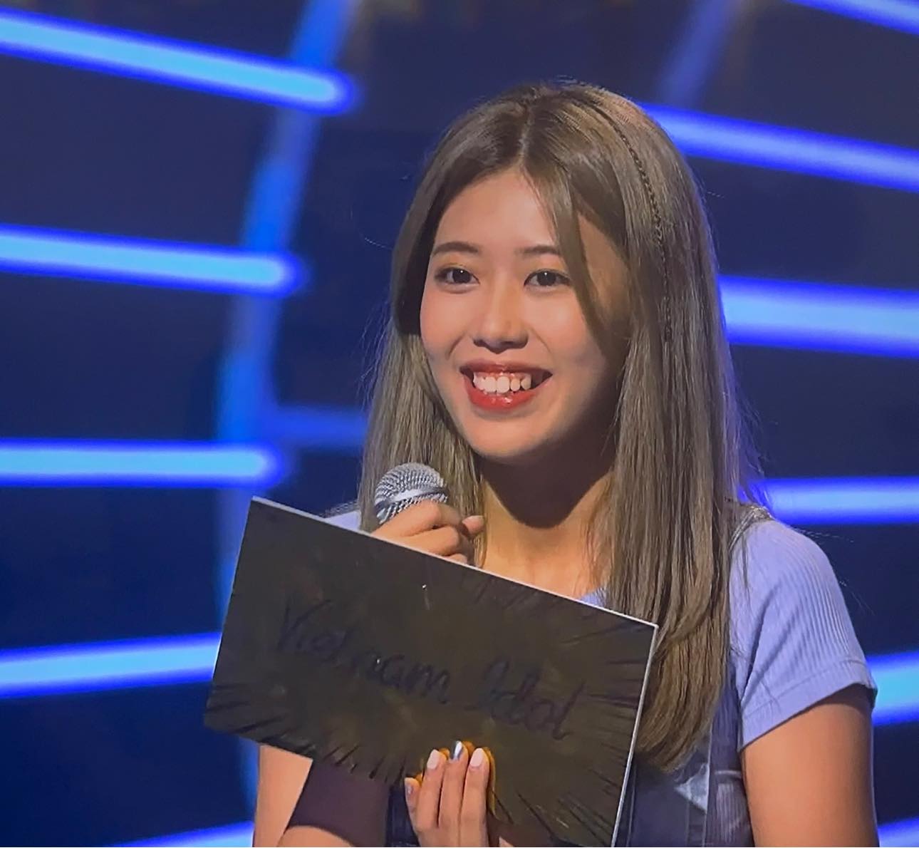 Vietnam Idol 2023 &quot;bớt lố&quot;, PiaLinh nhận vé vàng đầu tiên từ tay giám khảo Mỹ Tâm - Ảnh 2.