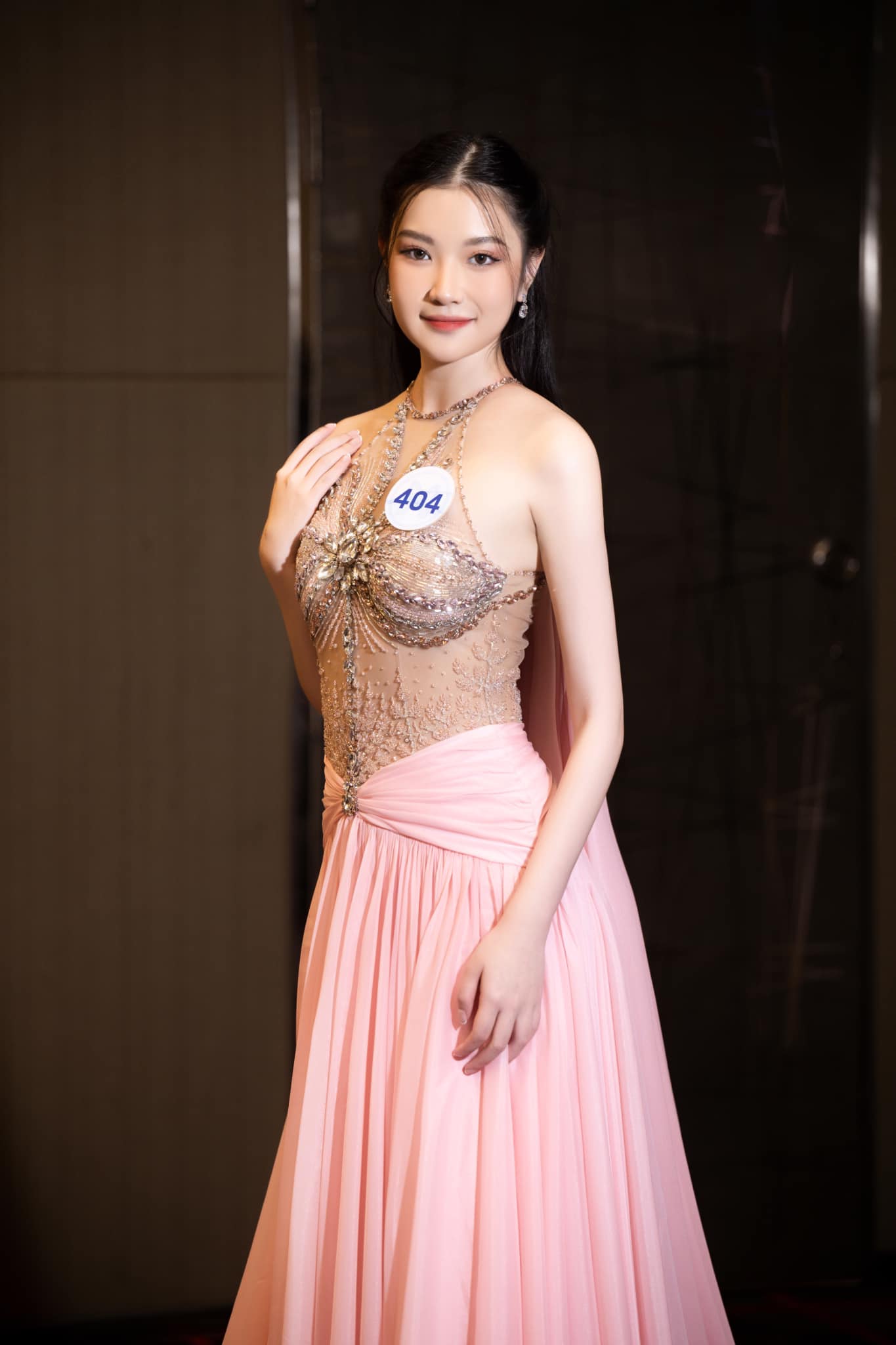 Con gái Chủ tịch tập đoàn vào chung kết Miss World Vietnam 2023: Tôi không nghĩ mình được sinh ra &quot;ở vạch đích&quot; - Ảnh 1.