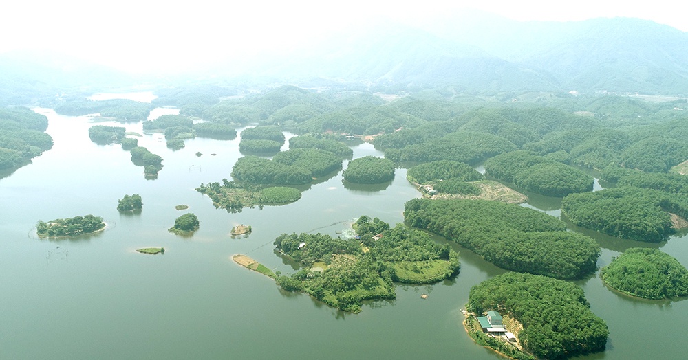 Ở Phú Thọ có một đầm nước rộng 410ha cách Hà Nội không xa, có 41 hòn đảo tựa như vịnh Hạ Long - Ảnh 1.