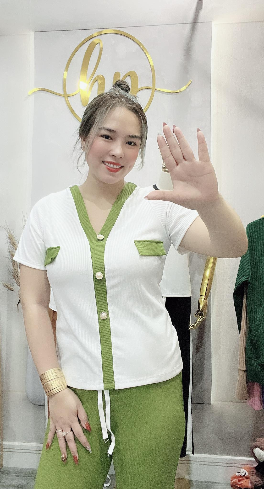 Tiktoker Phạm Thị Ngọc Huỳnh làm giàu nhờ kinh doanh thời trang online - Ảnh 5.