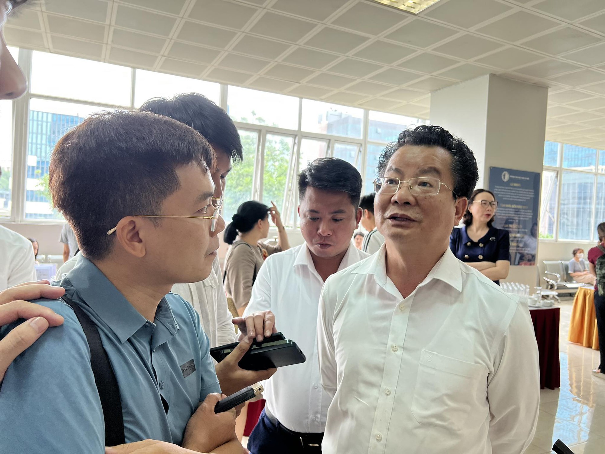 Sáp nhập quận Hoàn Kiếm: Phó Vụ trưởng Vụ Chính quyền địa phương lên tiếng - Ảnh 1.