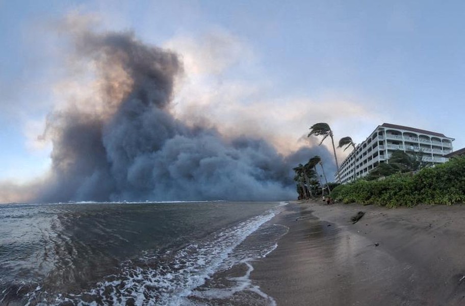 Cận cảnh cháy rừng chưa từng có ở Hawaii, hàng chục người thiệt mạng - Ảnh 2.