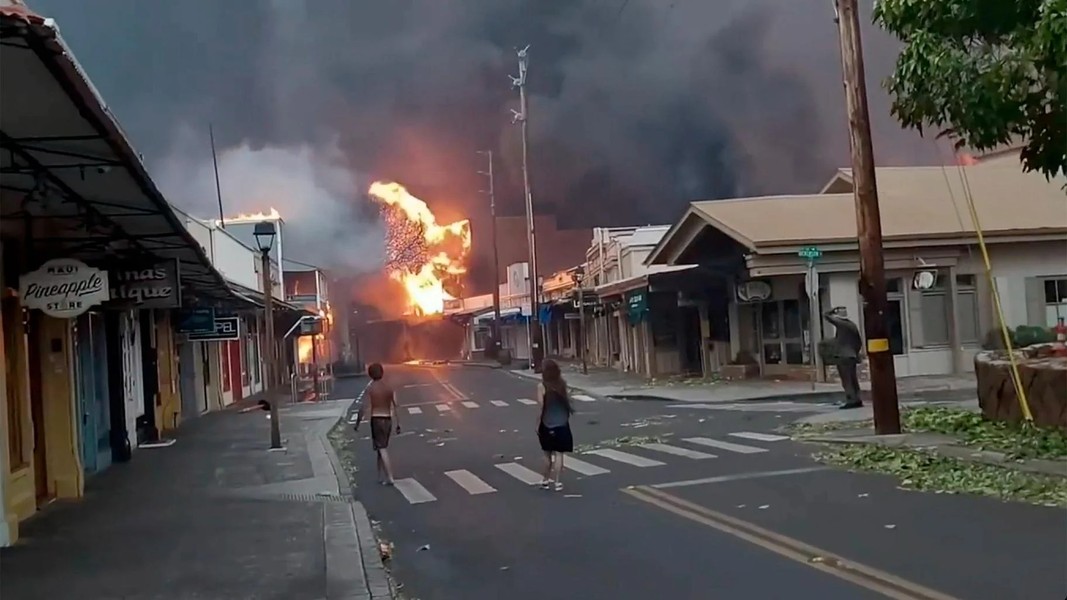 Cận cảnh cháy rừng chưa từng có ở Hawaii, hàng chục người thiệt mạng - Ảnh 4.