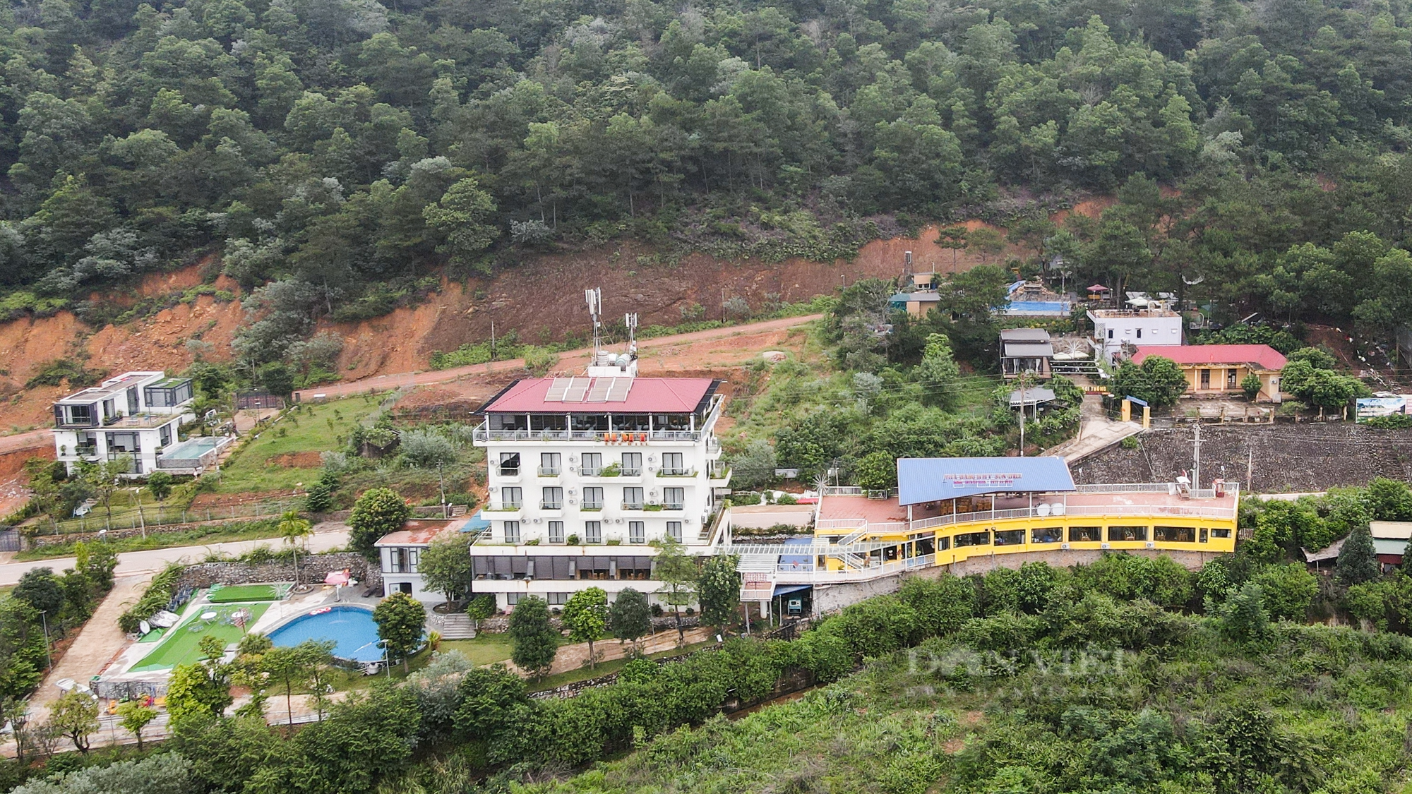 Hồ Đồng Đò huyện Sóc Sơn bị vay kín bởi homestay, khu nghỉ dưỡng - Ảnh 4.