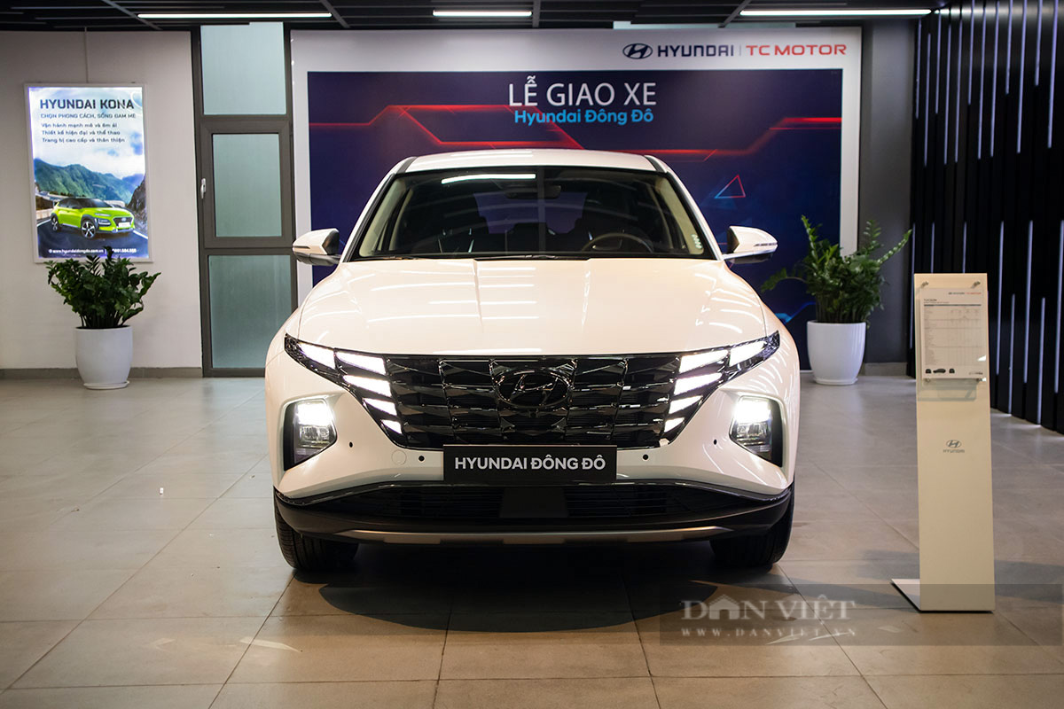 Giá xe Hyundai Tucson niêm yết và lăn bánh tháng 8/2023: Ưu đãi &quot;sốc&quot; nhất từ trước đến nay - Ảnh 1.