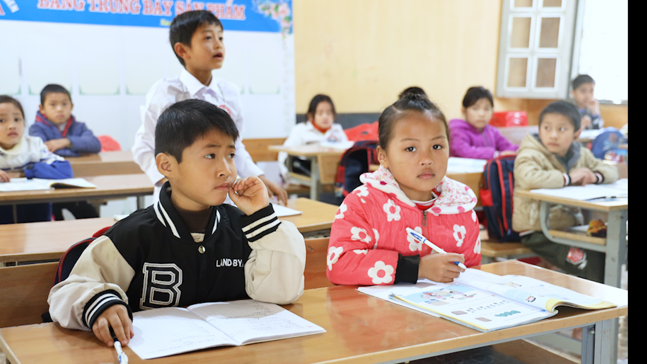 Đẩy mạnh phổ cập giáo dục và xóa mù chữ tại vùng cao Sơn La - Ảnh 5.