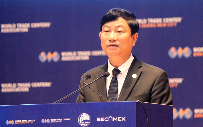 Ông Võ Văn Minh - Chủ tịch UBND tỉnh Bình Dương giới thiệu tiềm năng và cơ hội đầu tư tại Bình Dương. Ảnh: Trần Khánh