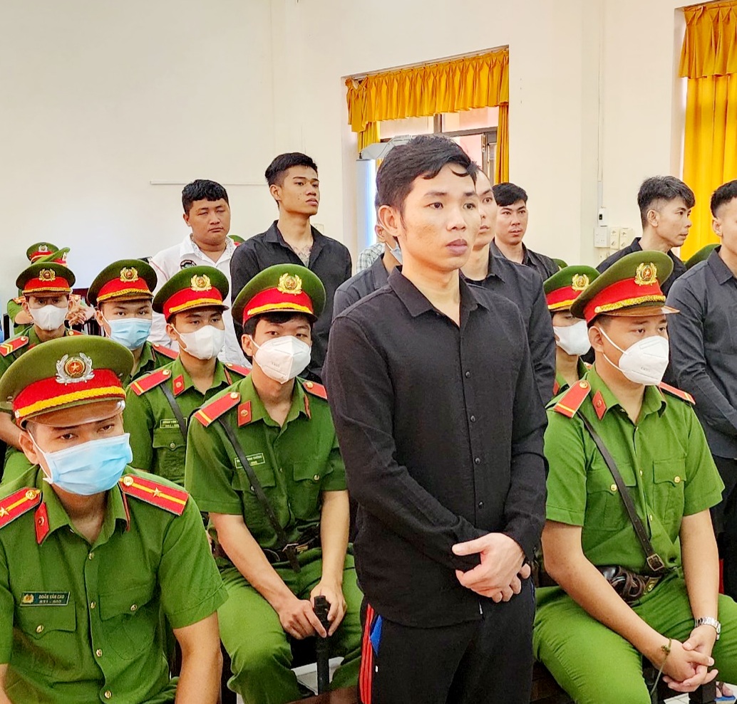 Kiên Giang: Xét xử vụ án chế tạo, tàng trữ, mua bán, vận chuyển trái phép vũ khí quân dụng liên tỉnh lớn nhất nước - Ảnh 1.