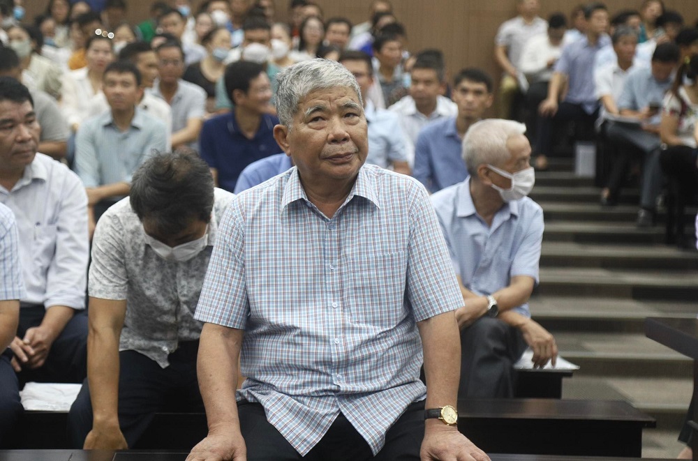 Xét xử ông Lê Thanh Thản: Hàng trăm bị hại kéo tới tòa 