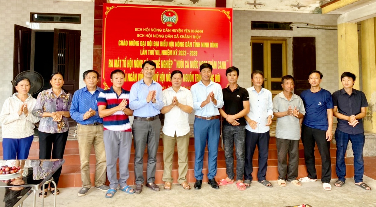 Ninh Bình: Khai trương cửa hàng Nông sản an toàn và giải ngân 940 triệu đồng từ Quỹ hỗ trợ nông dân nuôi cá - Ảnh 2.