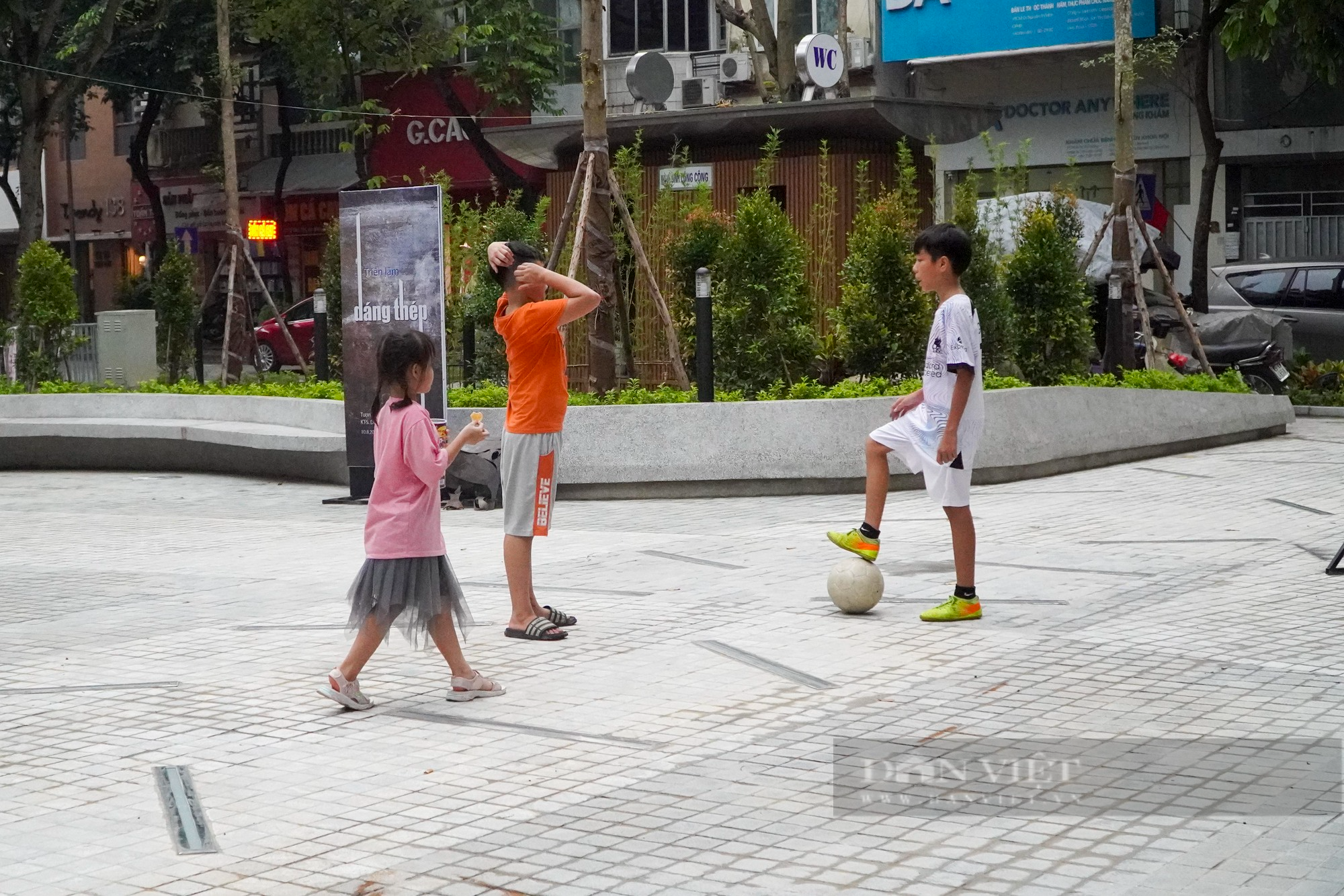 Bên trong vườn hoa Lê Trực mới khánh thành có gì đặc biệt? - Ảnh 3.