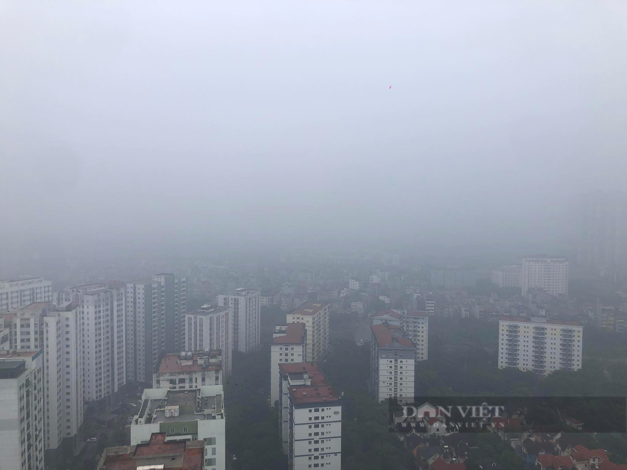 Hà Nội xuất hiện sương mù, nhiều điểm ô nhiễm không khí &quot;rất có hại có sức khoẻ&quot; - Ảnh 1.