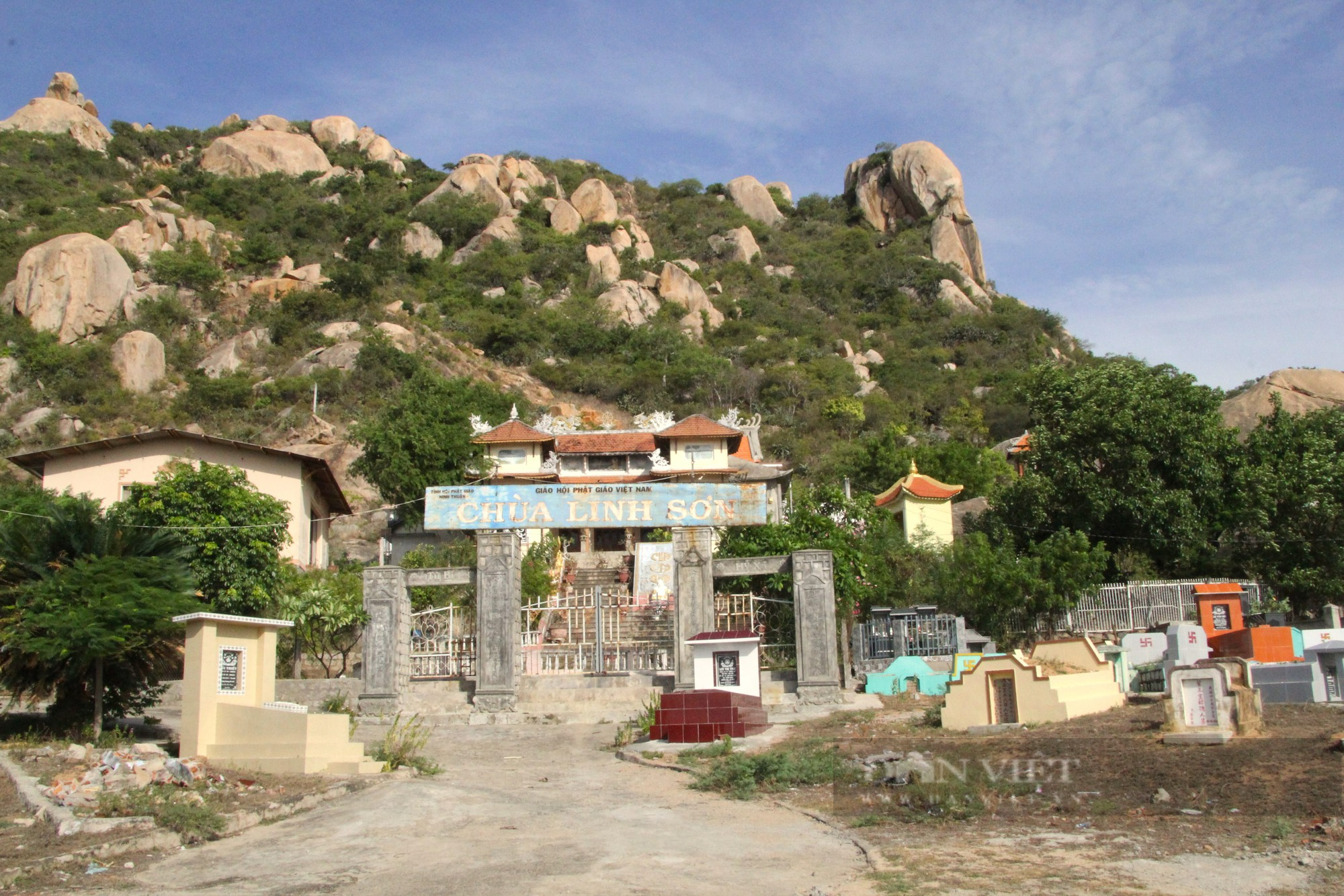 Ngôi chùa Linh Sơn trên núi Cà Đú là mái nhà chung của nông dân miền biển ở Ninh Thuận - Ảnh 1.
