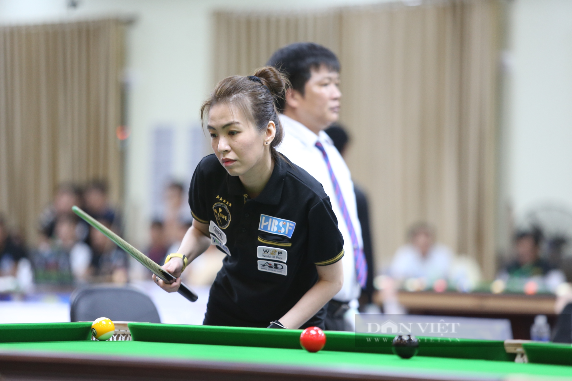 Sheron Li - hotgirl billiards Trung Quốc làm mê mẩn các cơ thủ Sài thành - Ảnh 1.