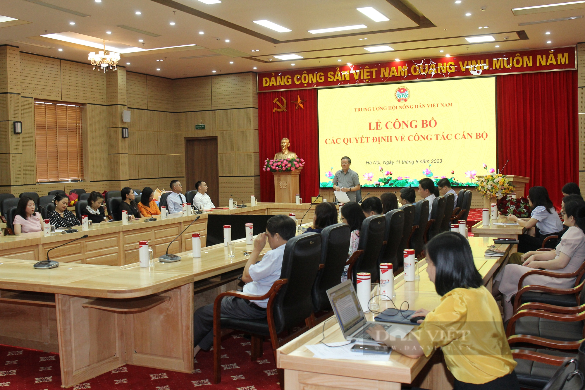 Chủ tịch Hội Nông dân Việt Nam Lương Quốc Đoàn trao các quyết định về công tác cán bộ - Ảnh 3.