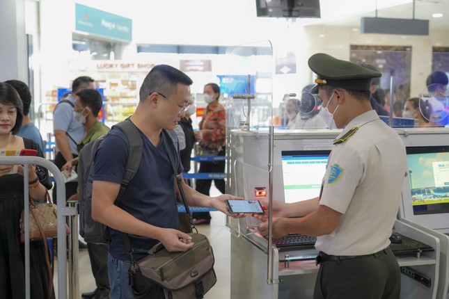 Lý do chưa được dùng giấy khai sinh điện tử đi máy bay - Ảnh 1.