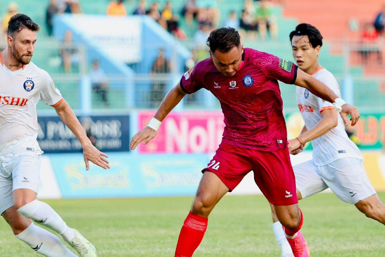 Lucao lập hat-trick, SHB Đà Nẵng vẫn rớt hạng - Ảnh 1.