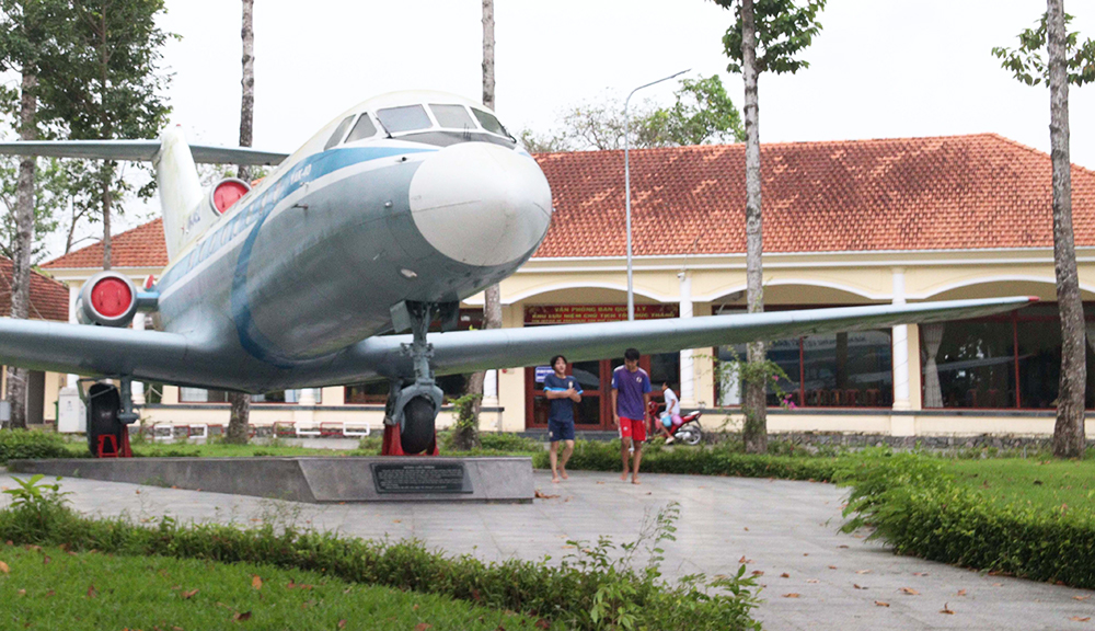 Một cái máy bay biển hiệu hàng không Việt Nam ở cù lao ông Hổ ở An Giang - Ảnh 10.