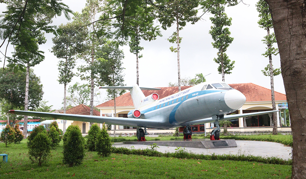Một cái máy bay biển hiệu hàng không Việt Nam ở cù lao ông Hổ ở An Giang - Ảnh 3.
