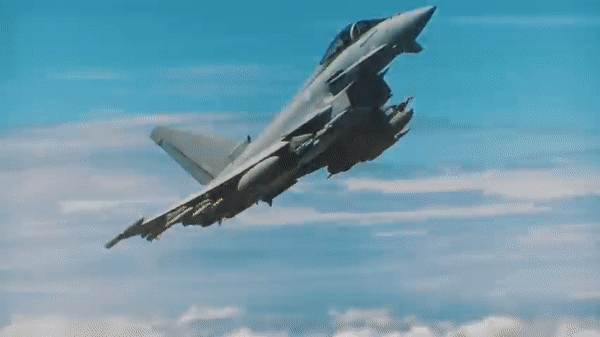 Tiêm kích Typhoon của Anh tiếp cận bán đảo Crimea ở khoảng cách nguy hiểm - Ảnh 9.