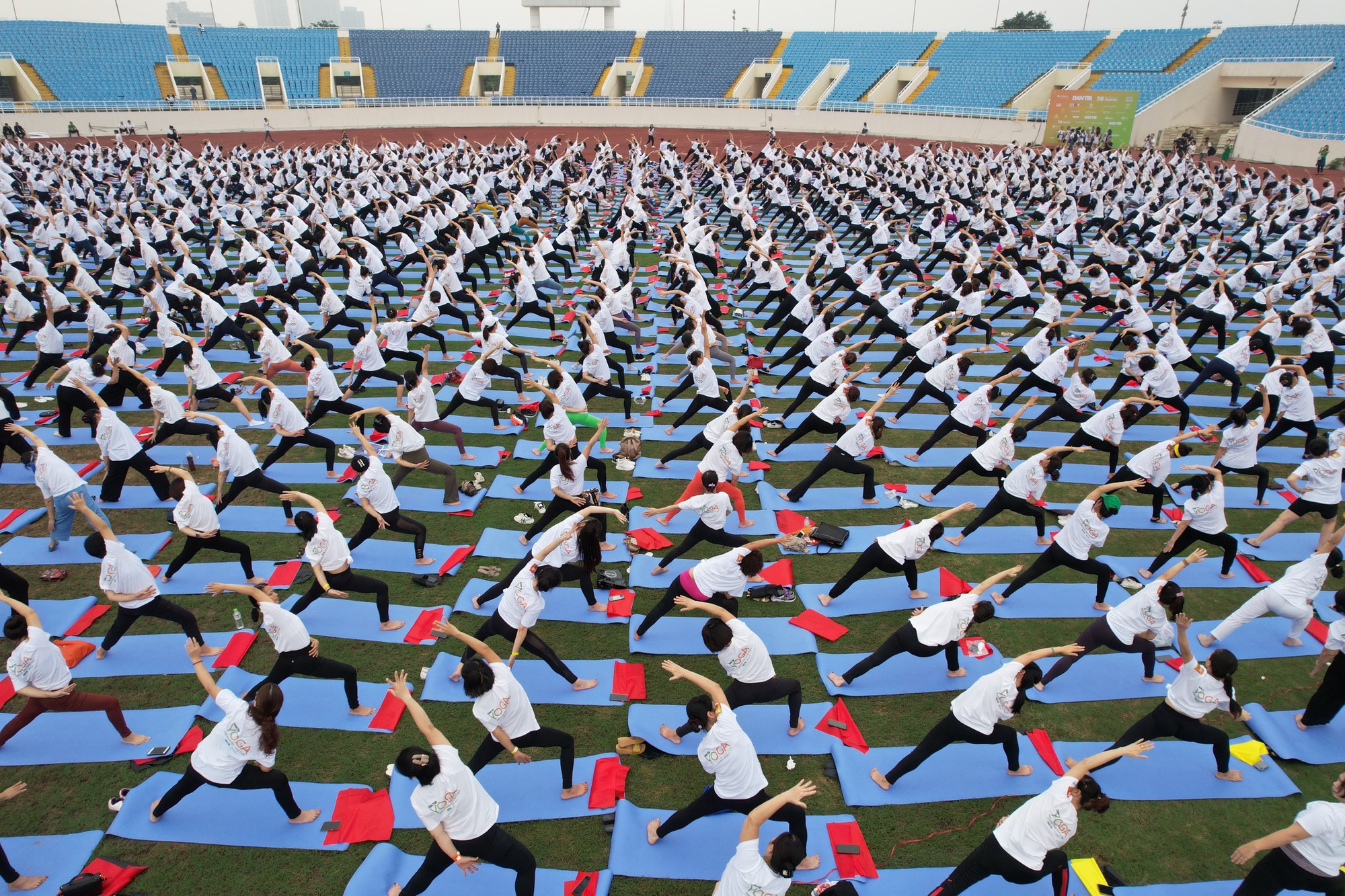 Chưa từng có trong lịch sử: 5.000 người đồng diễn yoga, xếp hình lá cờ Tổ quốc xác lập kỷ lục - Ảnh 3.