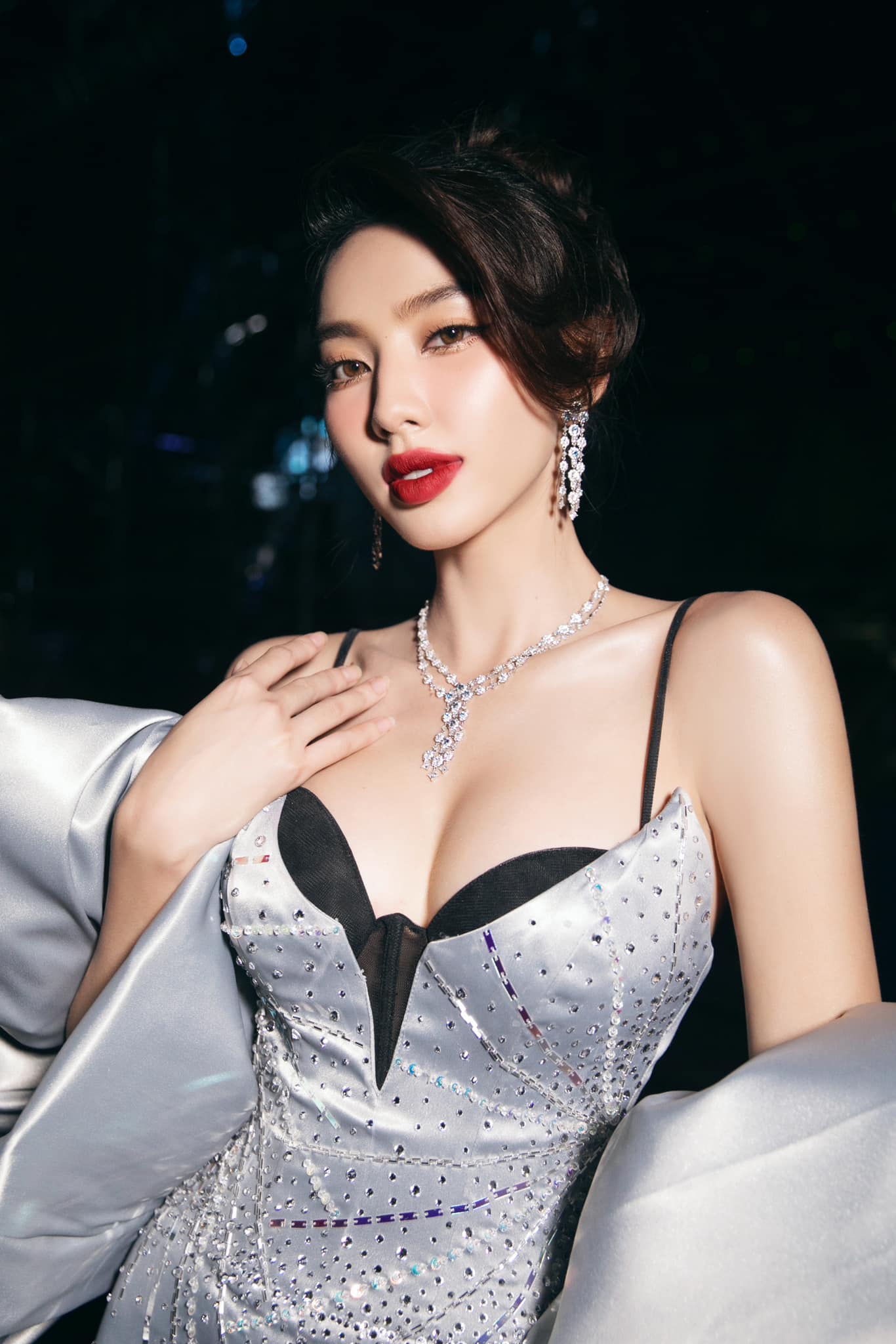 Hoa hậu Thùy Tiên mừng sinh nhật theo cách &quot;lạ&quot;, hé lộ loạt khuyết điểm ngoại hình - Ảnh 2.