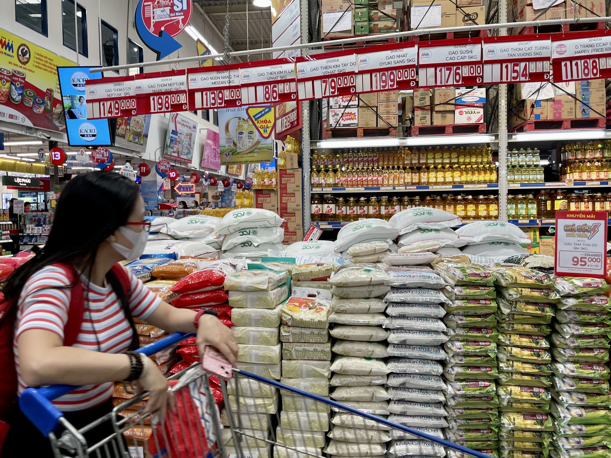Giá gạo bán lẻ tăng liên tục, loại dưới 16.000 đồng/kg biến mất tại TP.HCM - Ảnh 2.