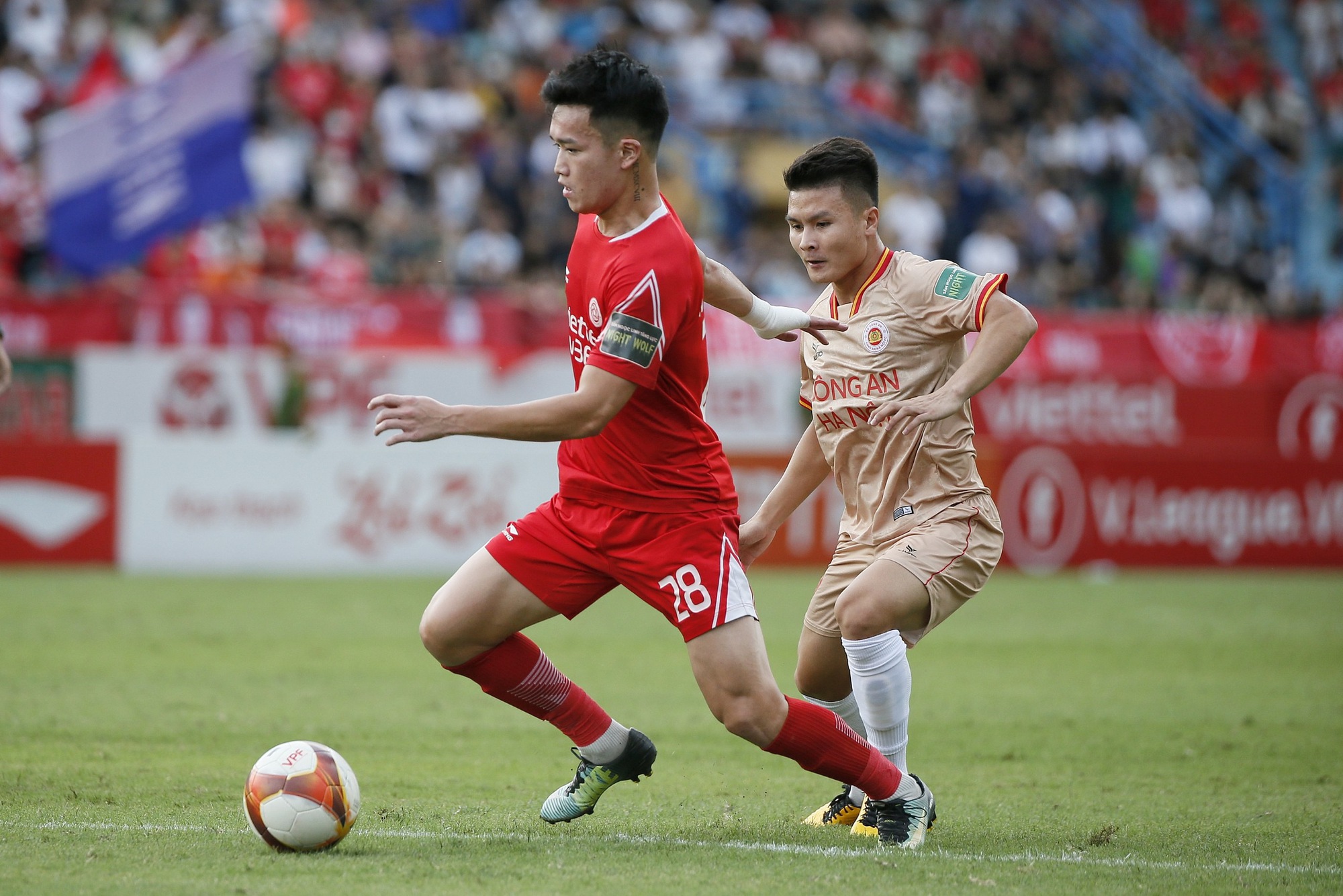 Quang Hải ghi bàn đầu tiên tại V-League CLB CAHN thắng đậm CLB Viettel  - Ảnh 9.