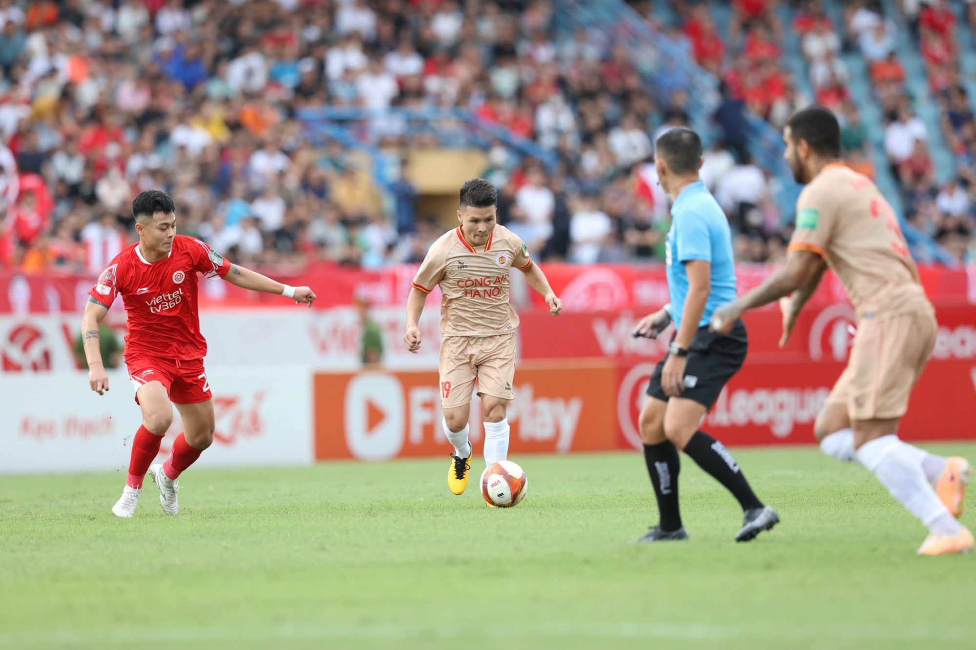 Quang Hải ghi bàn đầu tiên tại V-League CLB CAHN thắng đậm CLB Viettel  - Ảnh 6.