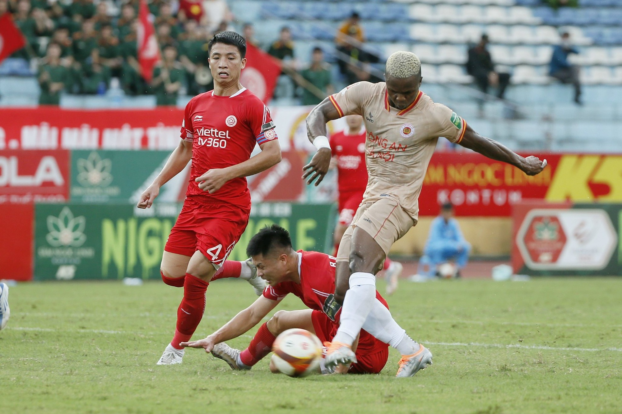 Quang Hải ghi bàn đầu tiên tại V-League CLB CAHN thắng đậm CLB Viettel  - Ảnh 7.