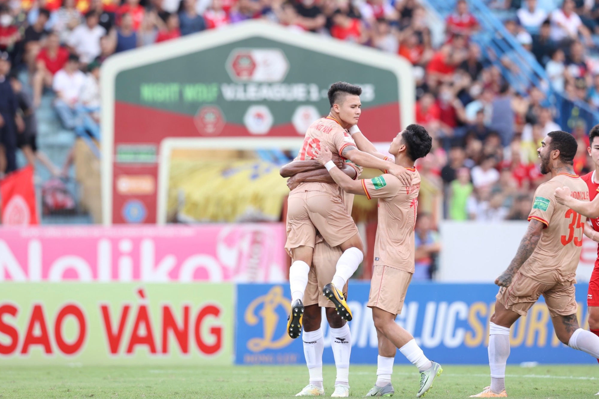 Quang Hải ghi bàn đầu tiên tại V-League CLB CAHN thắng đậm CLB Viettel  - Ảnh 5.